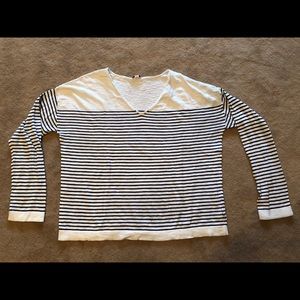 Gap lightweight stripped sweater v-neck